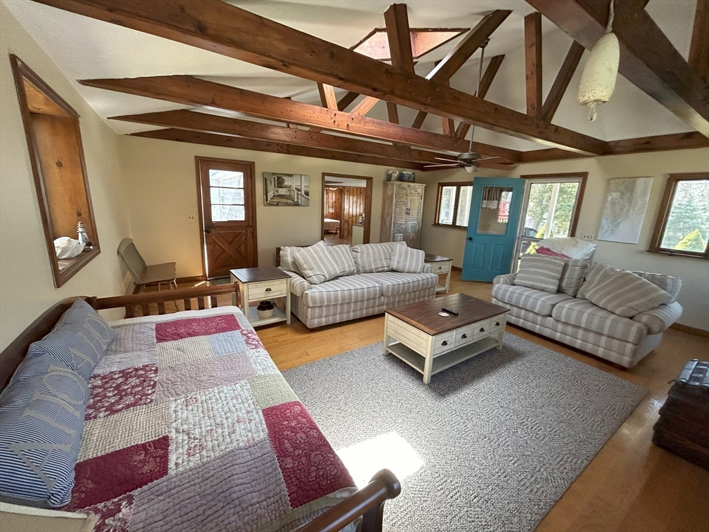 61 Pond View Ave