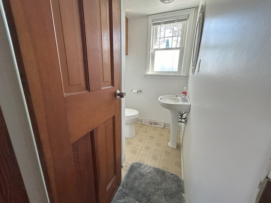 61 Pond View Ave