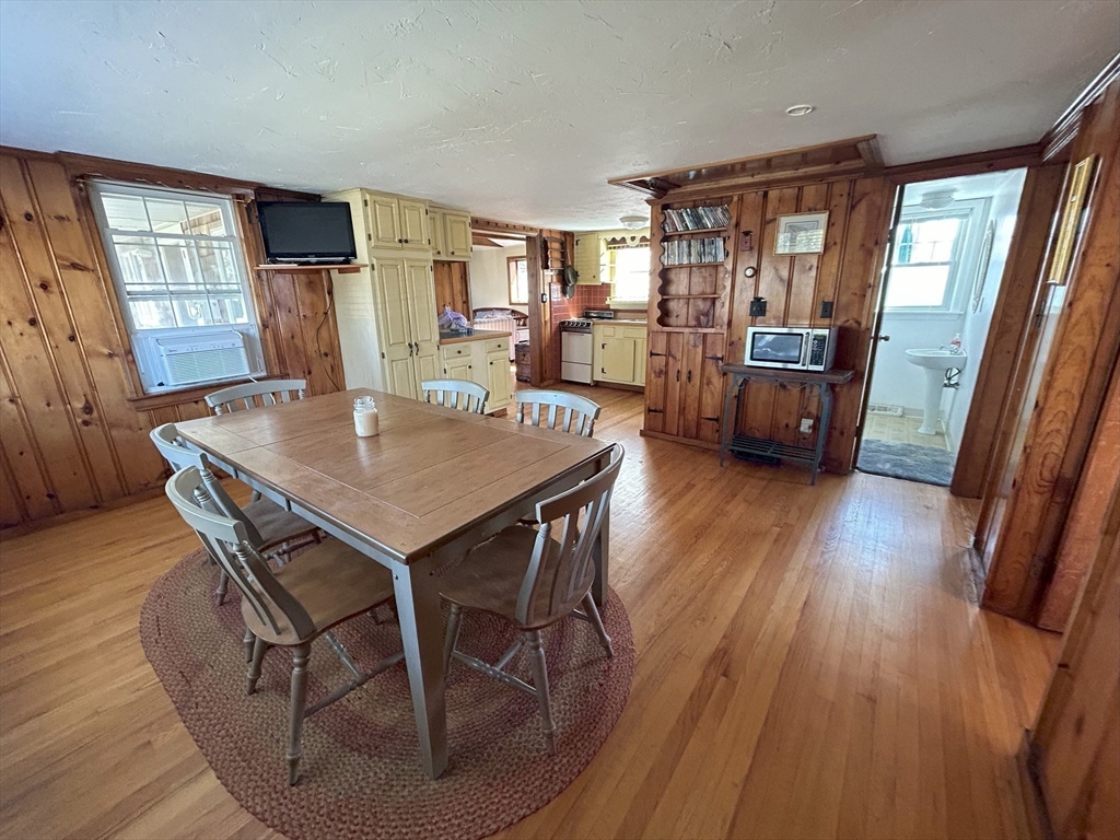 61 Pond View Ave