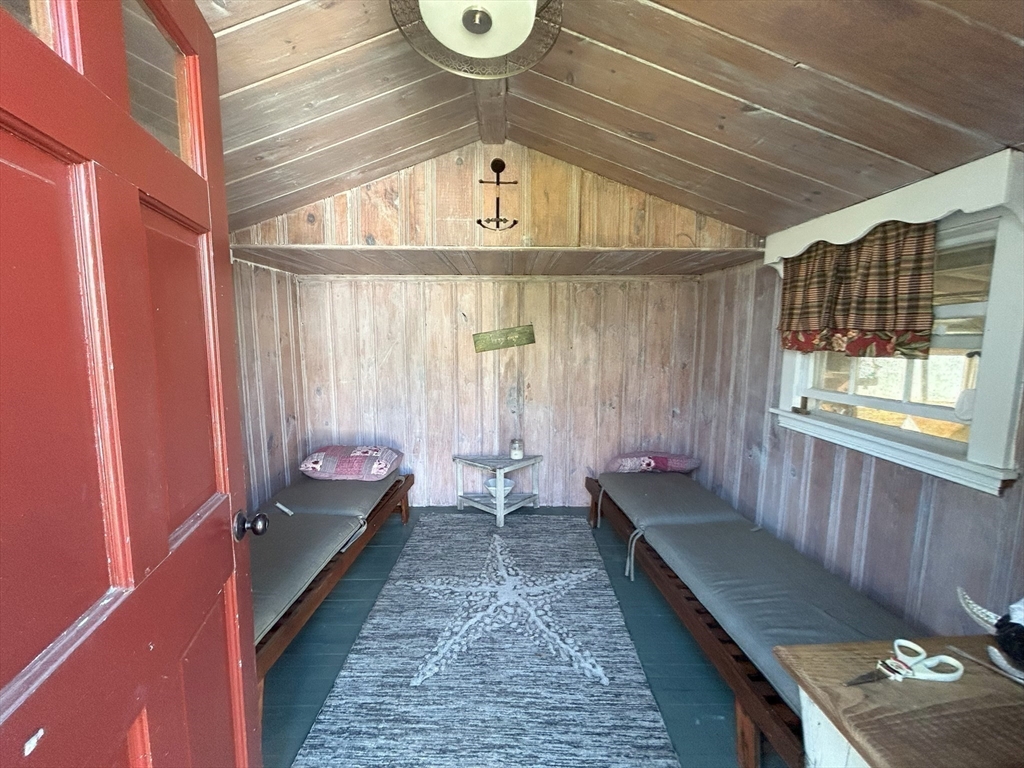 61 Pond View Ave