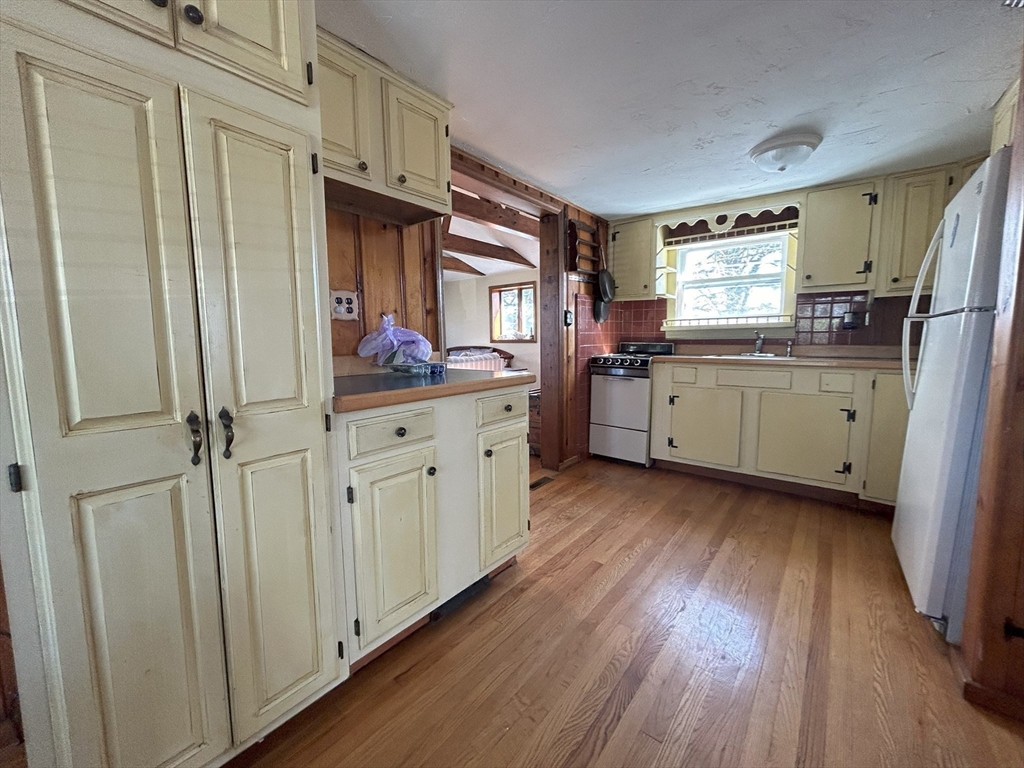 61 Pond View Ave