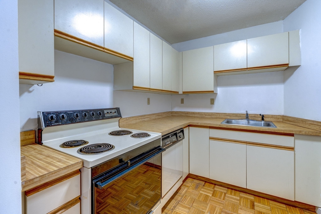 90 Quincy Shore Dr Unit: 414