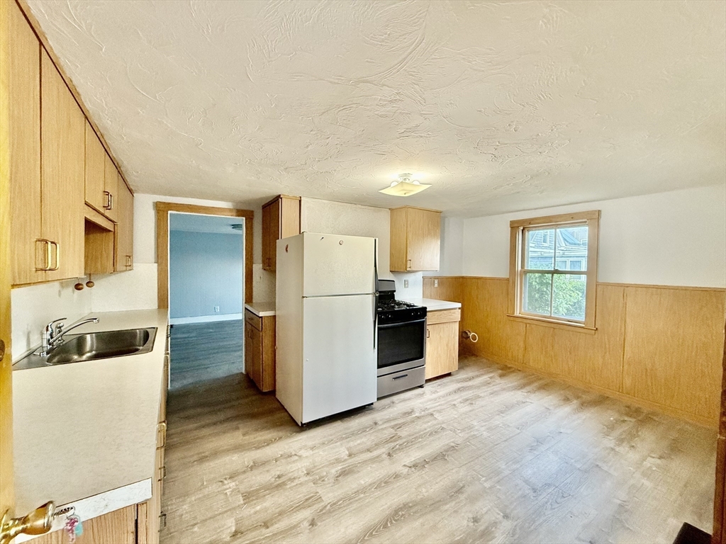 84 Pearl St # 1R