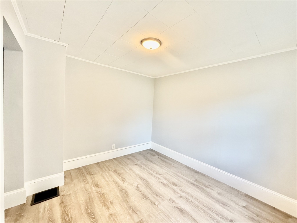 84 Pearl St # 1R