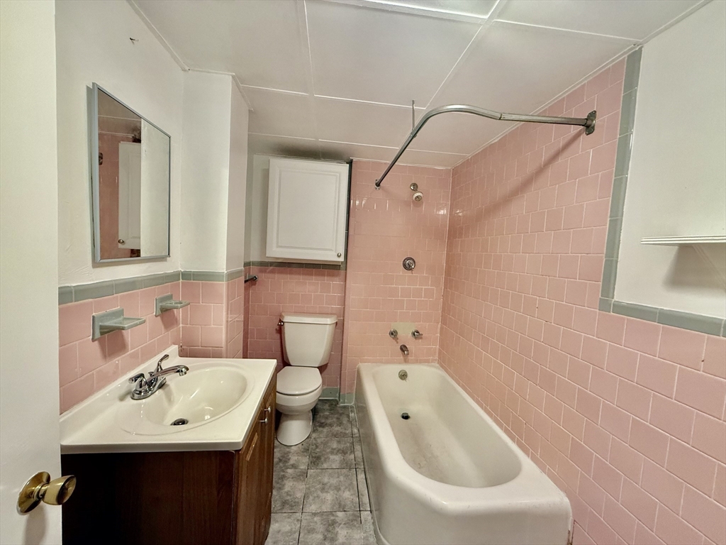 84 Pearl St # 1R