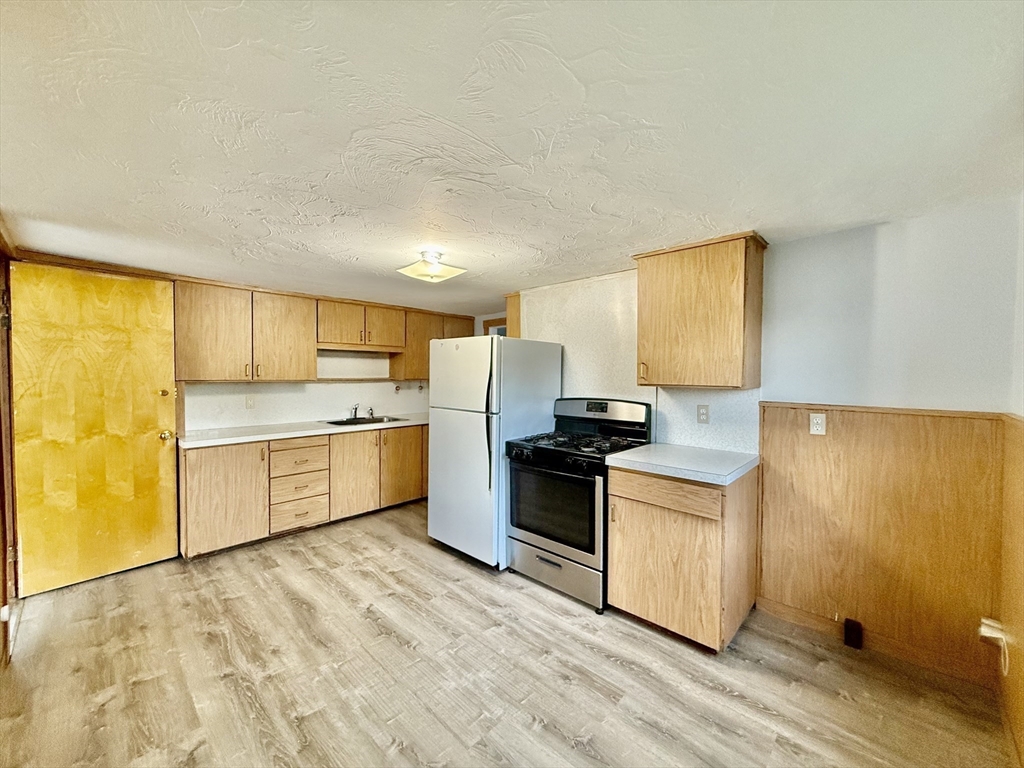 84 Pearl St # 1R