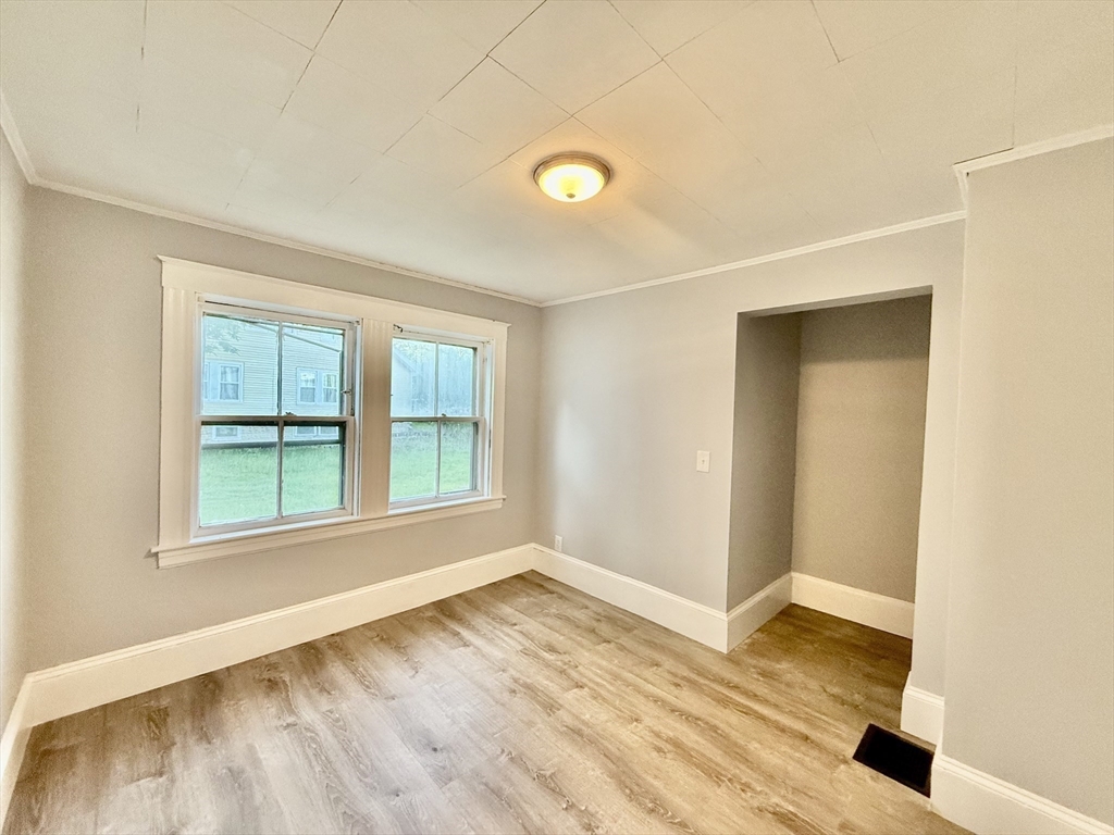 84 Pearl St # 1R