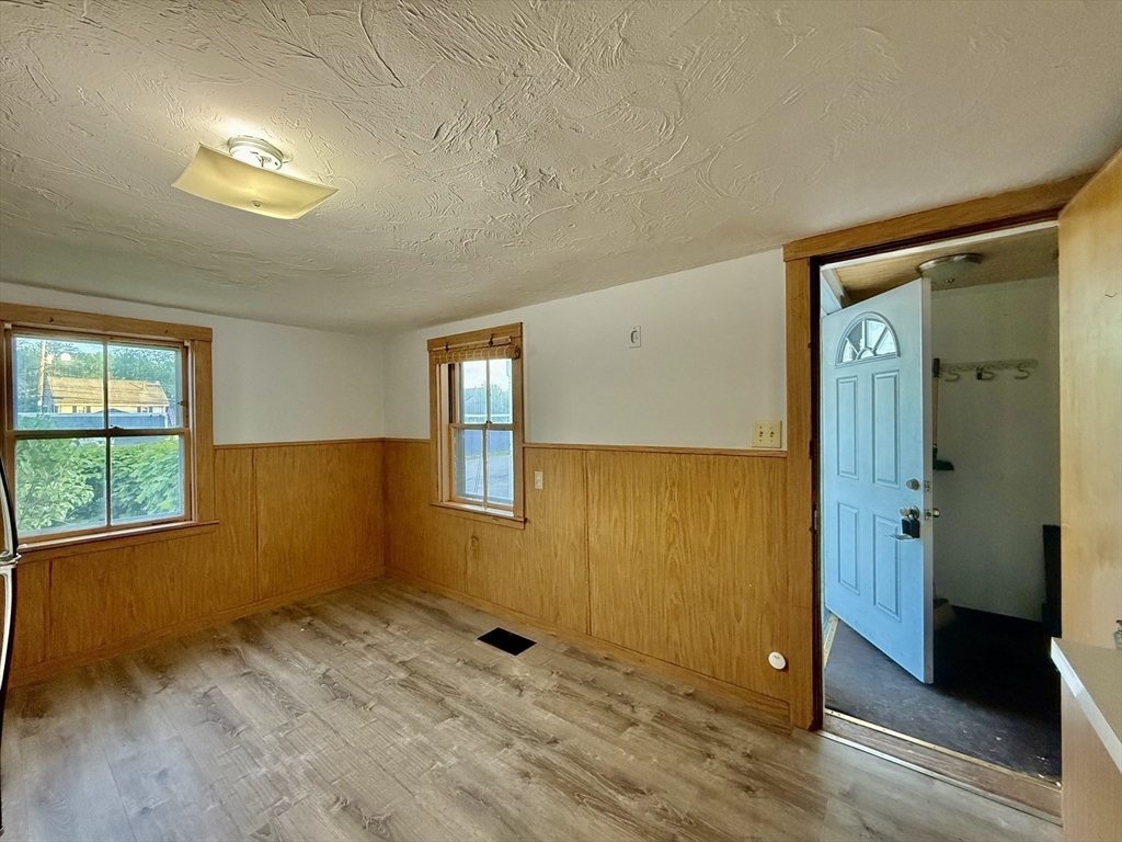 84 Pearl St # 1R