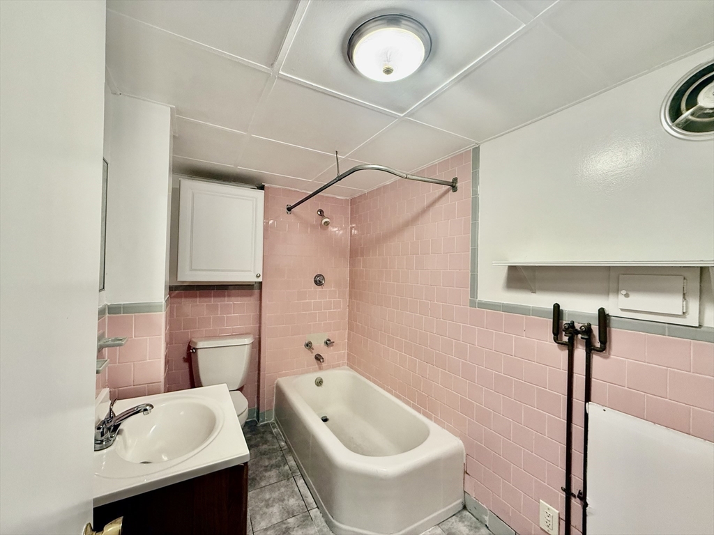 84 Pearl St # 1R