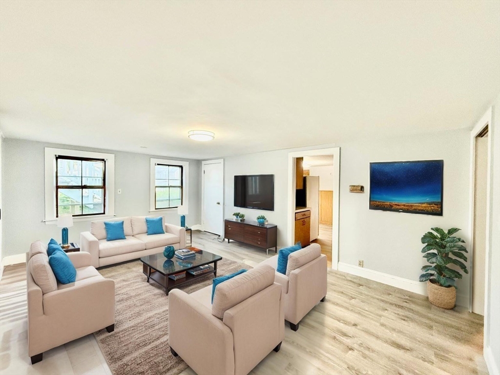84 Pearl St # 1R