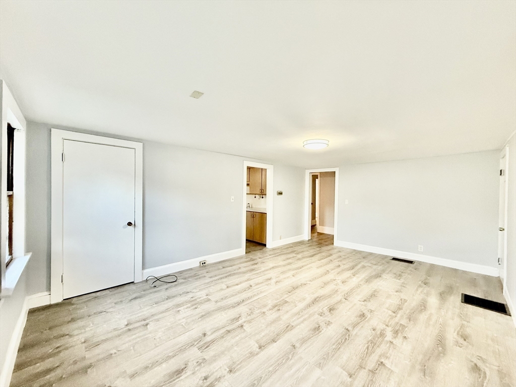 84 Pearl St # 1R