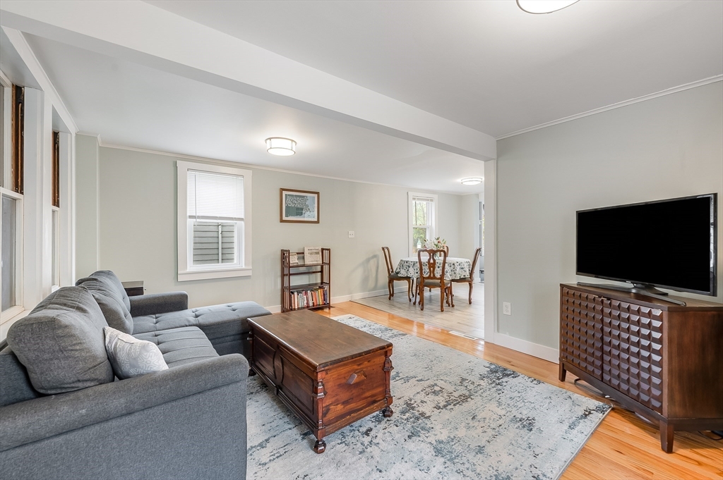 30 Lakeside Ave