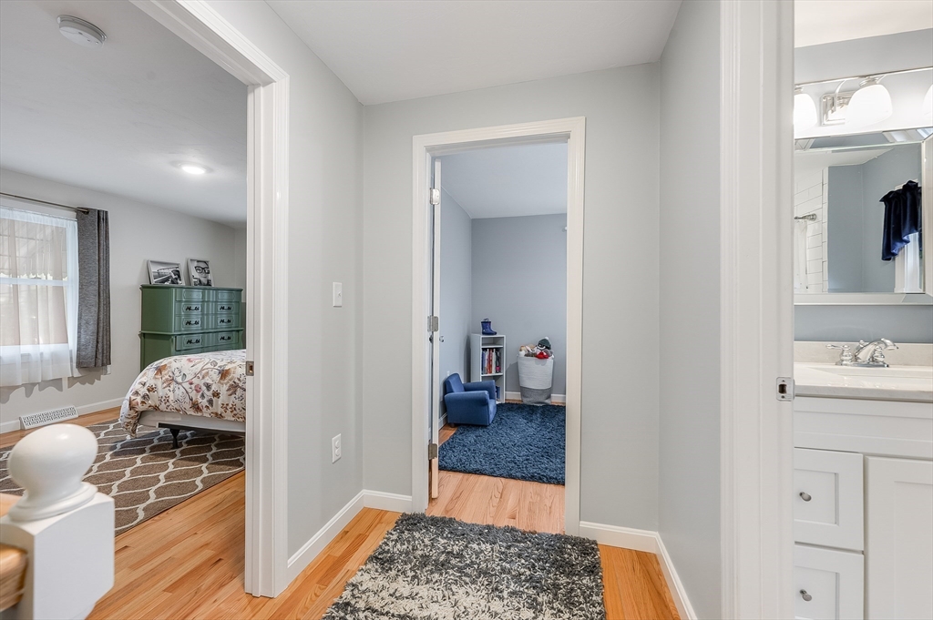 30 Lakeside Ave