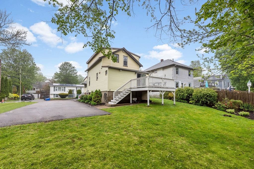 30 Lakeside Ave