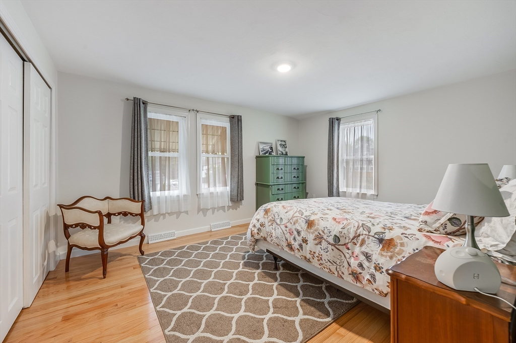 30 Lakeside Ave