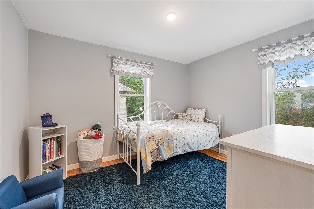 30 Lakeside Ave