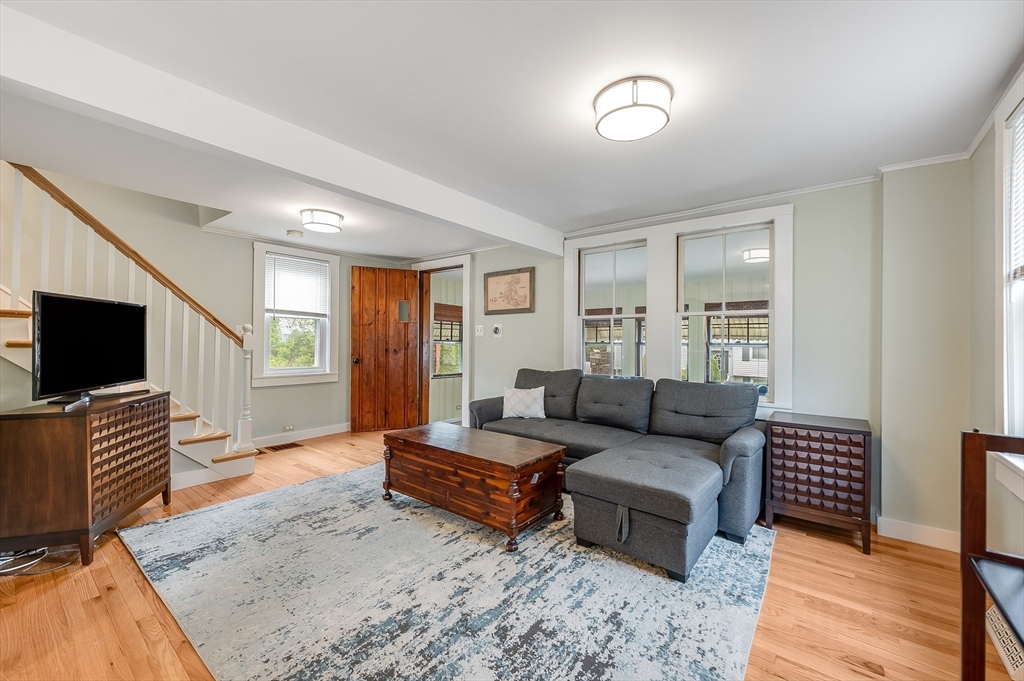30 Lakeside Ave