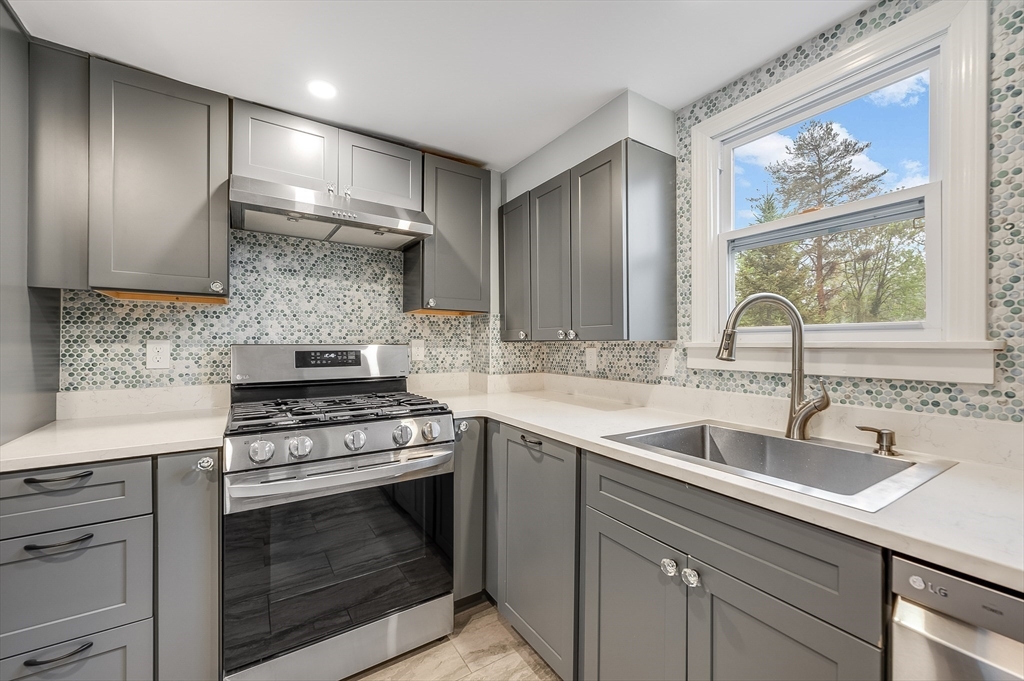 30 Lakeside Ave