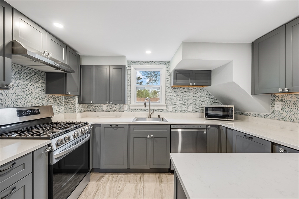 30 Lakeside Ave