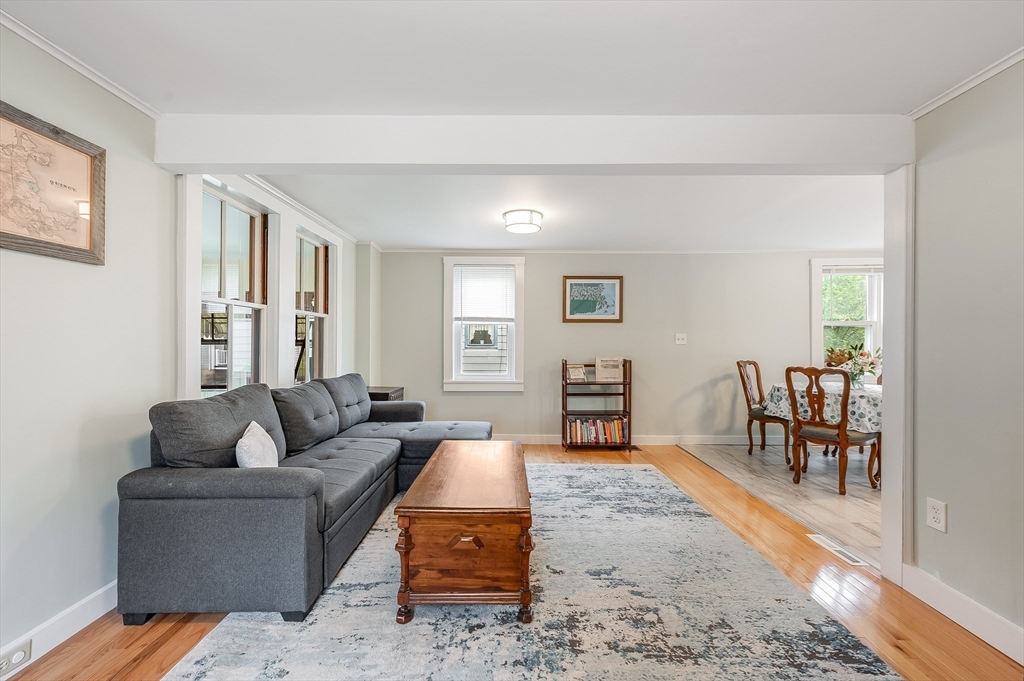 30 Lakeside Ave