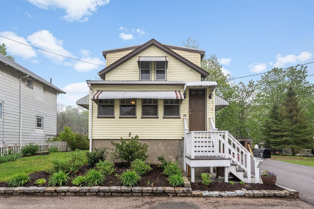 30 Lakeside Ave