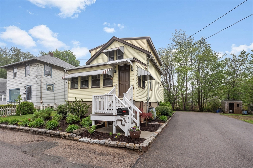 30 Lakeside Ave