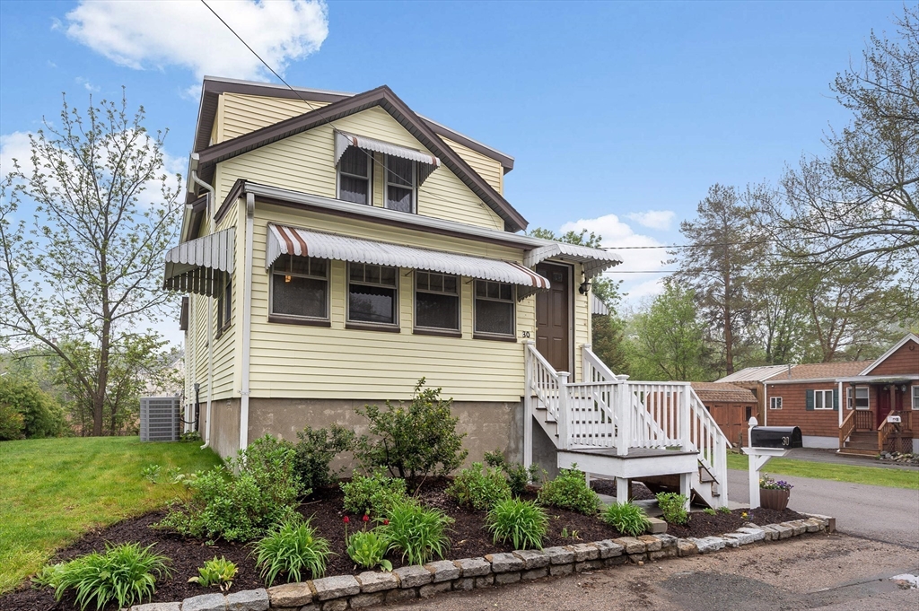 30 Lakeside Ave