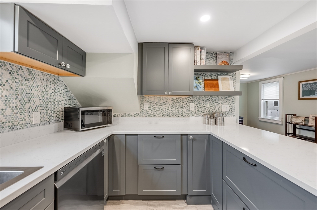 30 Lakeside Ave