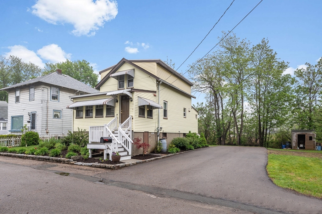 30 Lakeside Ave