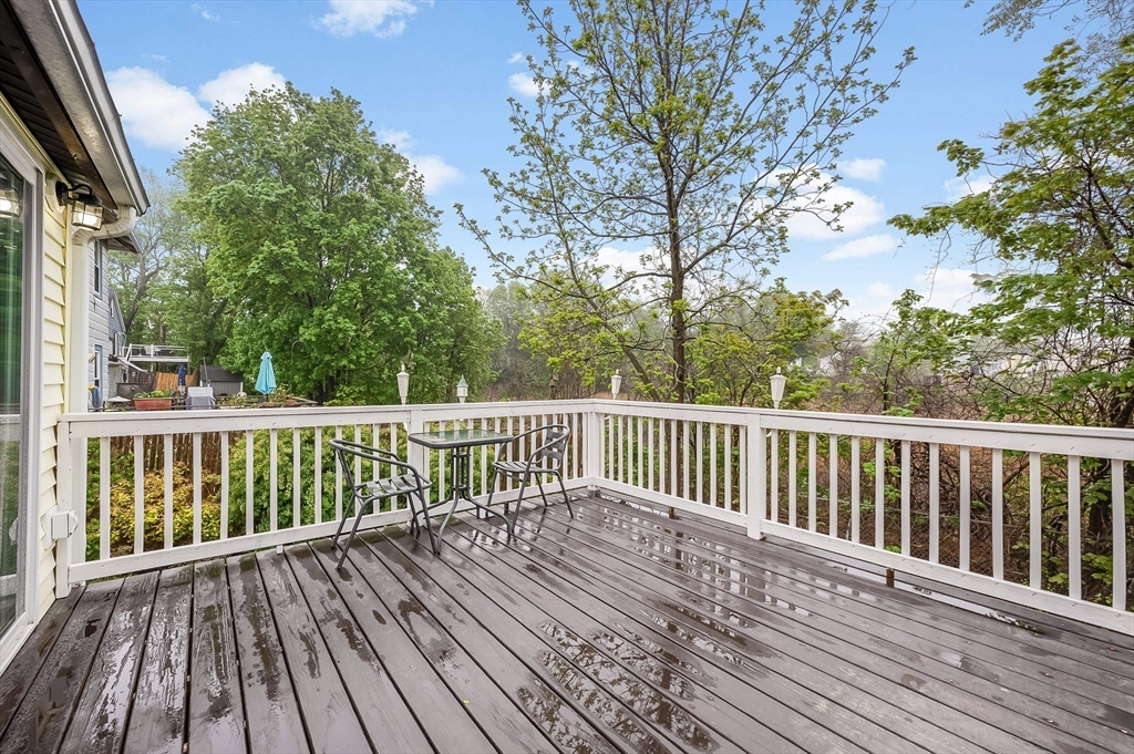 30 Lakeside Ave