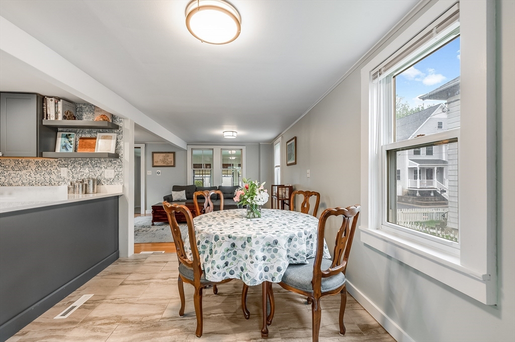 30 Lakeside Ave
