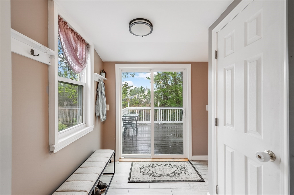 30 Lakeside Ave