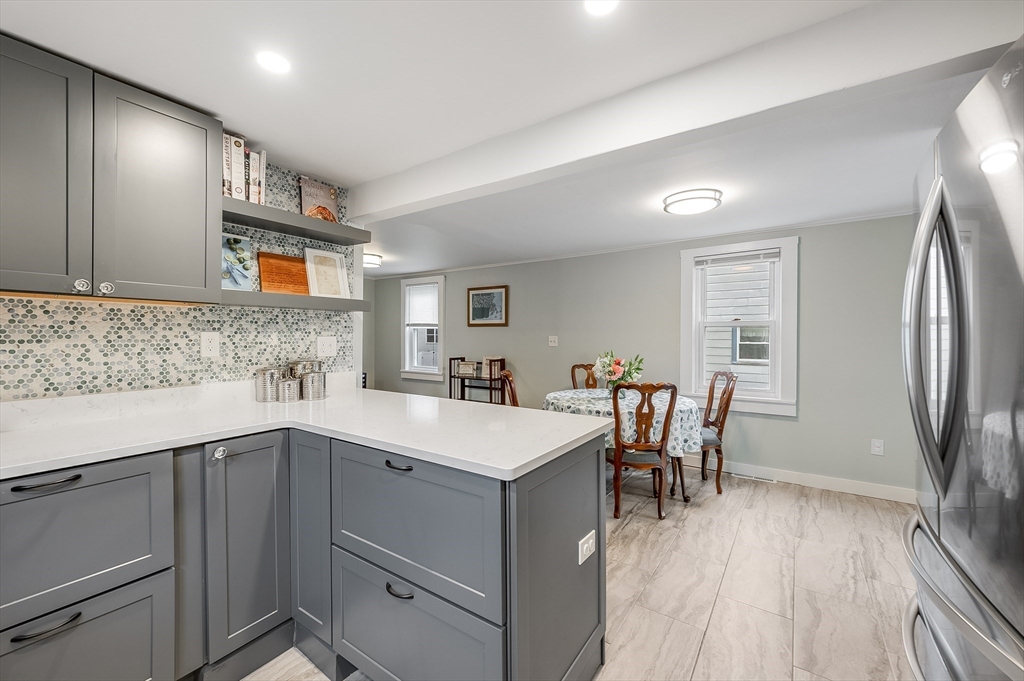 30 Lakeside Ave