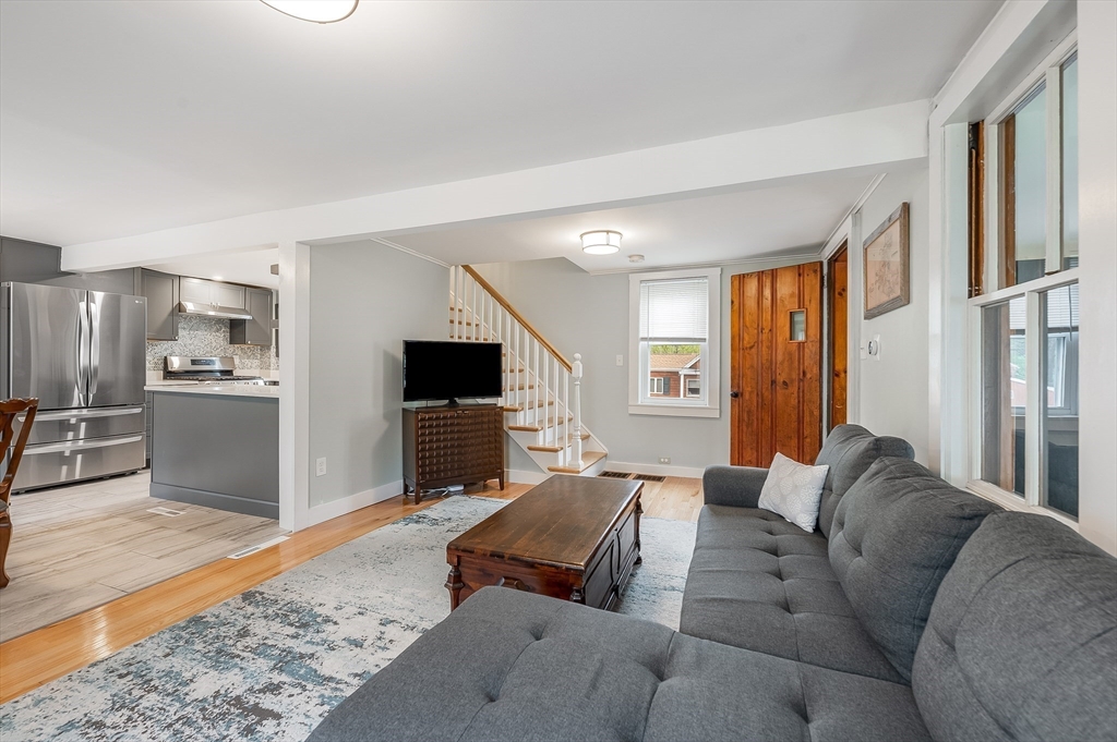 30 Lakeside Ave