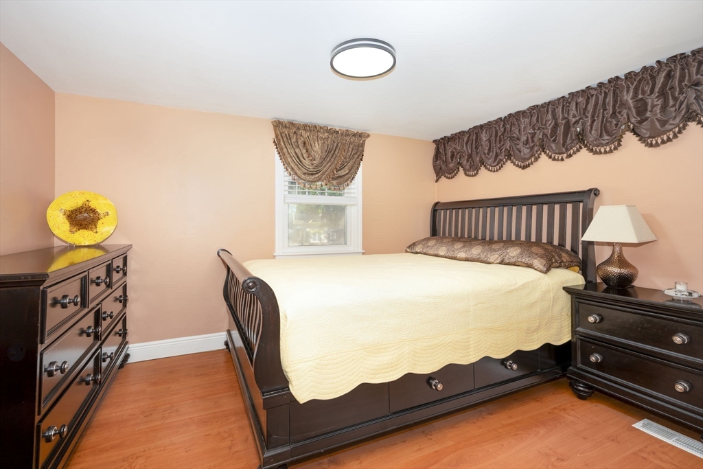 14 Sterling St