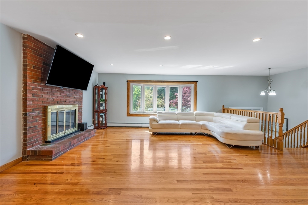 111 E Vanston Rd