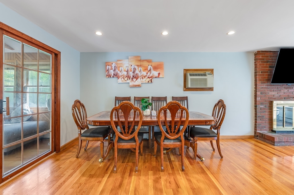 111 E Vanston Rd
