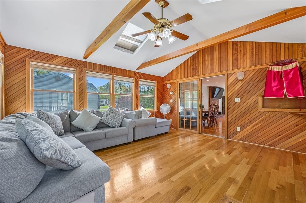 111 E Vanston Rd