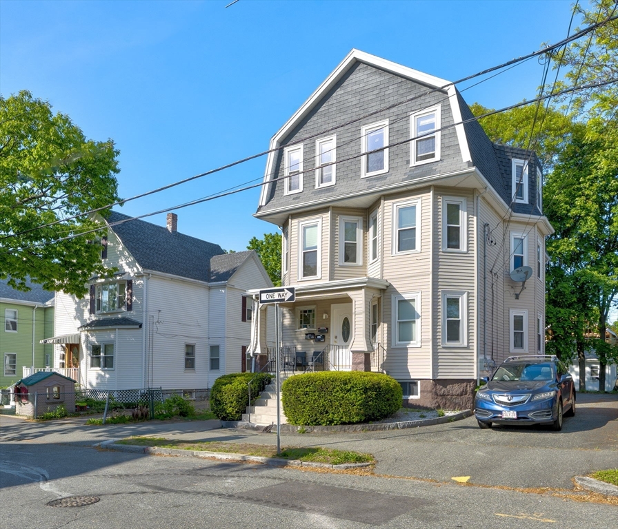 90 Safford St # 2