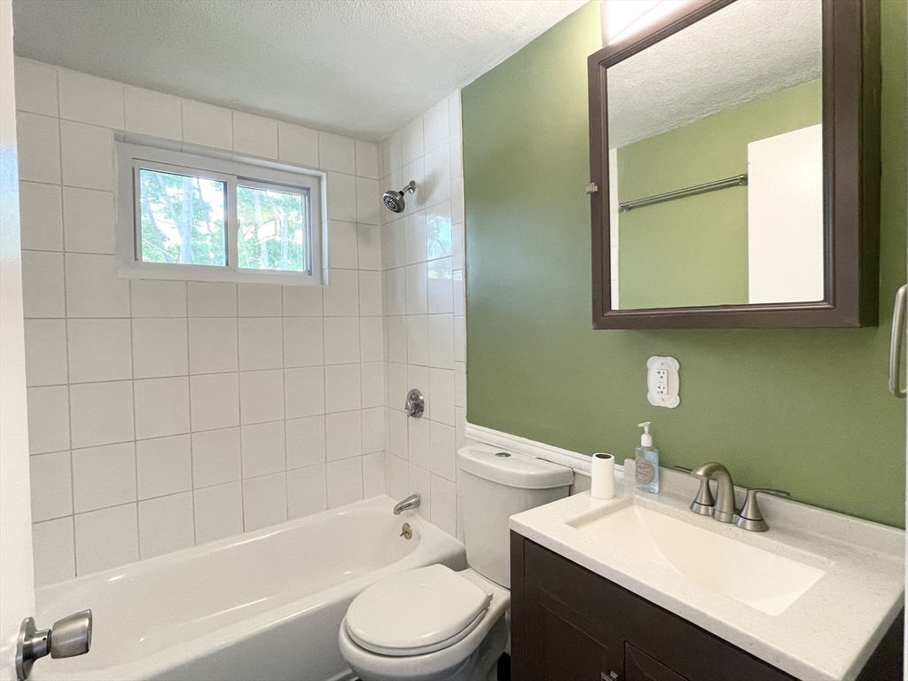 4 Woodcrest Ct # 5