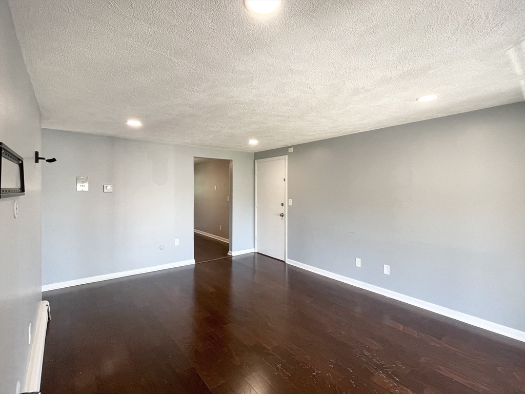 4 Woodcrest Ct # 5