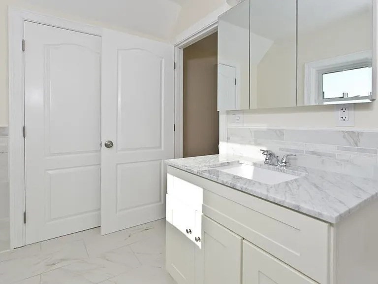 15 Phillips St
