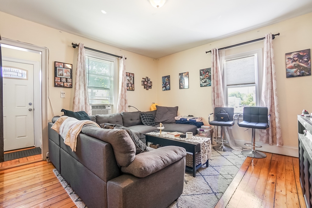 128/130 S Walnut St
