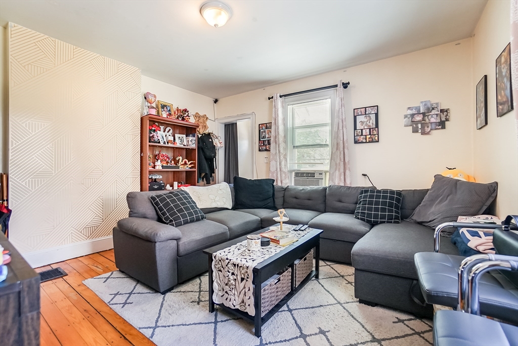 128/130 S Walnut St