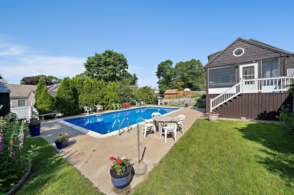 2 Winstead Rd