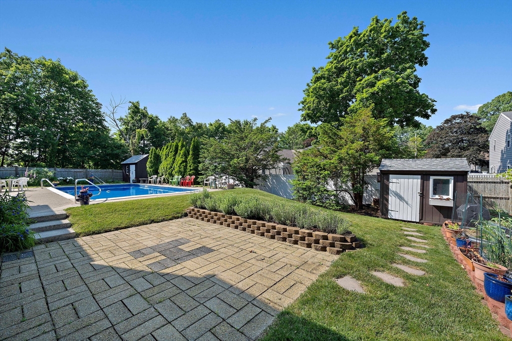 2 Winstead Rd