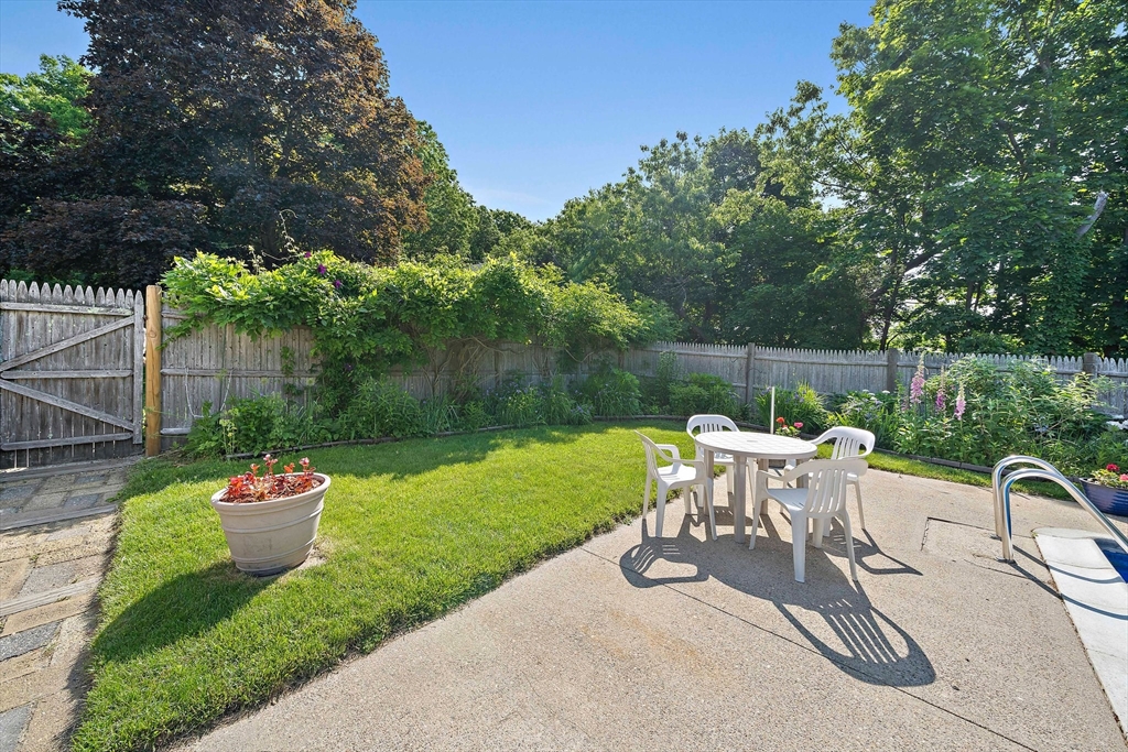 2 Winstead Rd