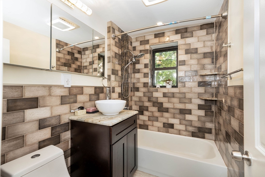 44 Lafayette Ave # 507