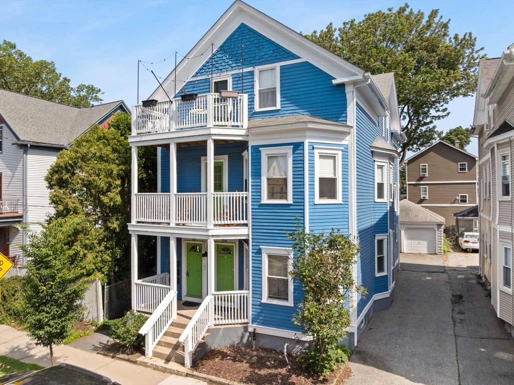 202 Rochambeau Ave # 2