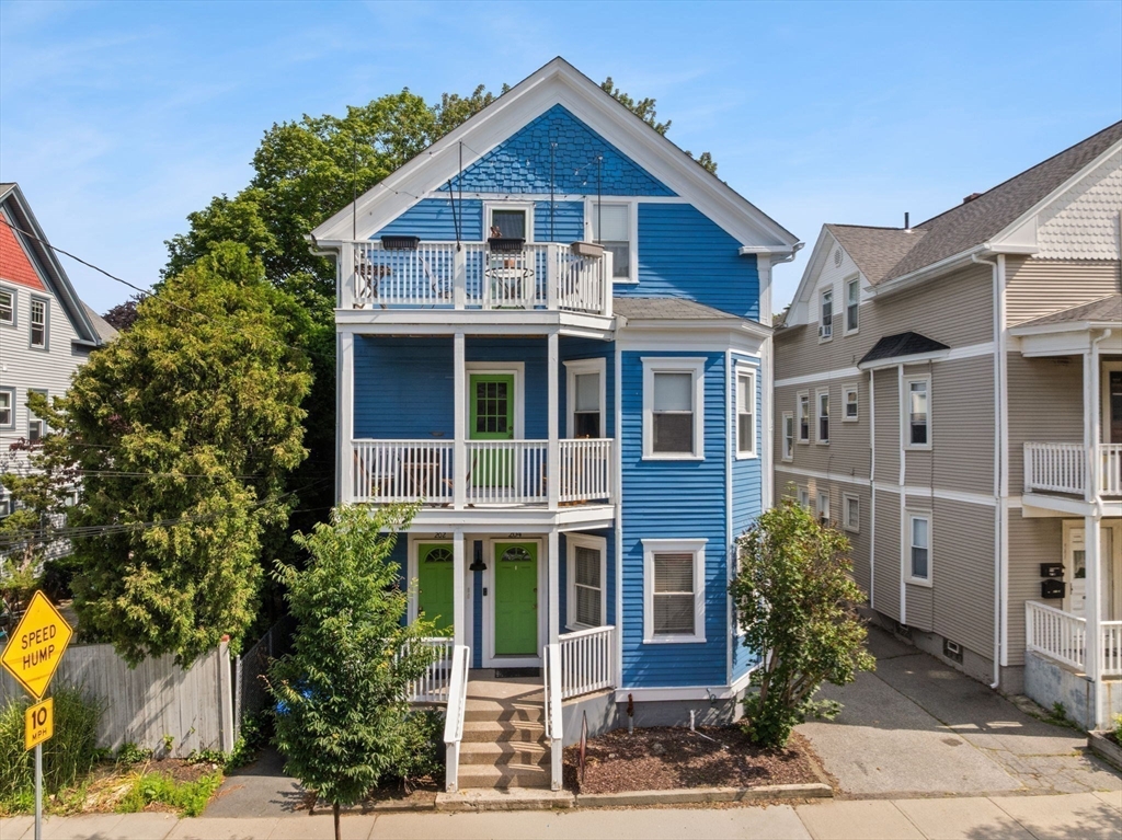 202 Rochambeau Ave # 2